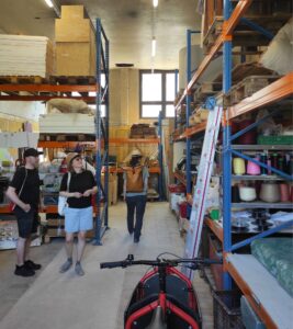 In der Materialinitiative ZEUX des Subbotnik e.V.